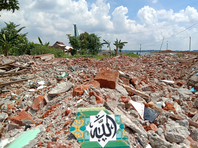 Sisa bangunan Musala Al-Ukhuwah. Foto: Rino Hayyu