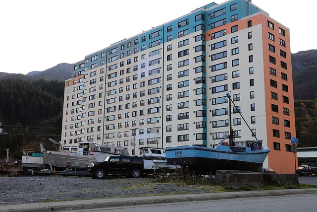 Ilustrasi Kota Whittier di Alaska yang penduduknya tinggal satu gedung  Foto: Wikimedia Commons