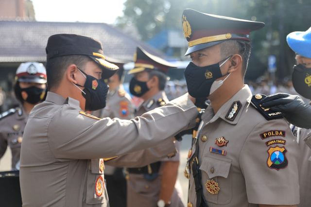 Kapolresta Malang Kota Sematkan Jabatan Kasatlantas dan Kasatintel (6/5/2021) Foto: Timsus Makota