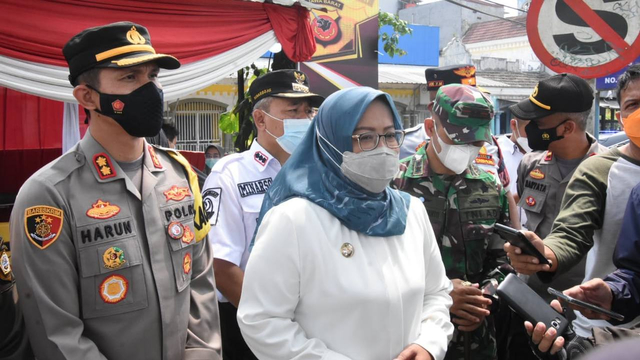Bupati Bogor Ade Yasin (tengah) meninjau Posko Operasi Ketupat Lodaya. Foto: Dok. Istimewa