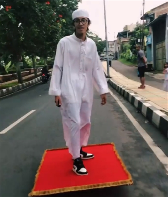 Fadli di atas 'karpet terbang' dok IG fadlimaulanaibr