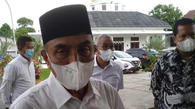 Gubernur Sumatera Utara Edy Rahmayadi saat diwawancari di Rumah Dinas Gubernur Kamis (6/5). Foto: Rahmat Utomo/kumparan