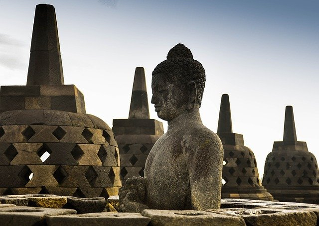 Candi Borobudur merupakan salah satu candi Budha di Indonesia. Foto: Https://pixabay.com/