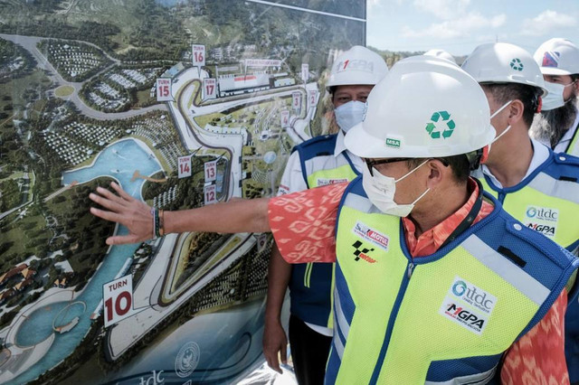 Menparekraf Sandiaga Uno Tinjau Sirkuit MotoGP di Mandalika, Lombok. Foto: Kemenparekraf
