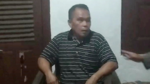 Alex Ahmad Hadi, Panglima Kekaisaran Sunda Nusantara di rumahnya. Foto: Dok. Istimewa