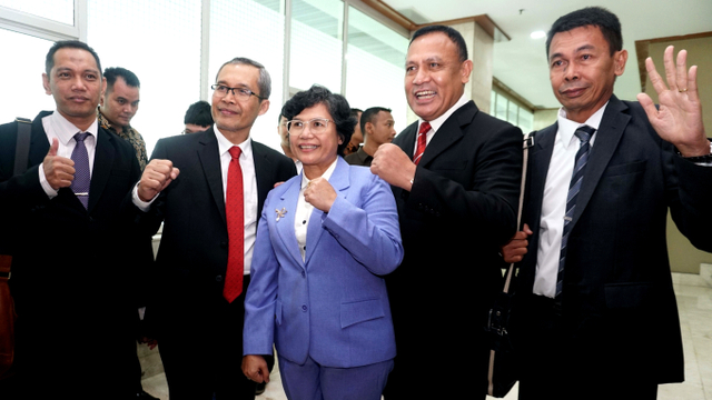 Pimpinan KPK saat terpilih menghadiri rapat paripurna DPR RI terkait pengesahan hasil pemilihan pimpinan KPK di Gedung DPR, Jakarta, Senin (16/9/2019). Foto: Irfan Adi Saputra/kumparan