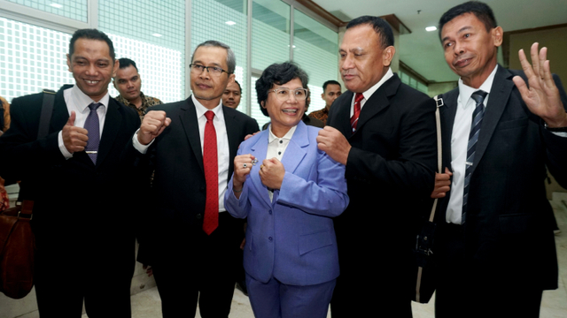 Pimpinan KPK saat terpilih menghadiri rapat paripurna DPR RI terkait pengesahan hasil pemilihan pimpinan KPK di Gedung DPR, Jakarta, Senin (16/9/2019). Foto: Irfan Adi Saputra/kumparan
