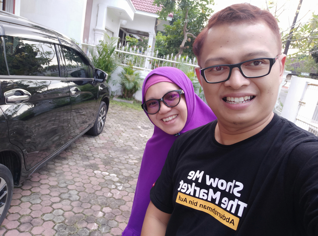 Ari Oktarudi owner Mozaik Mart Frozen Food bersama istri. dok/pribadi