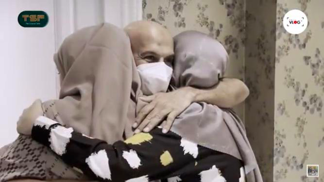 Pertemuan Mark Sungkar dengan Zaskia dan Shireen Sungkar. Foto: Tangkapan layar kanal YouTube The Sungkars Family.
