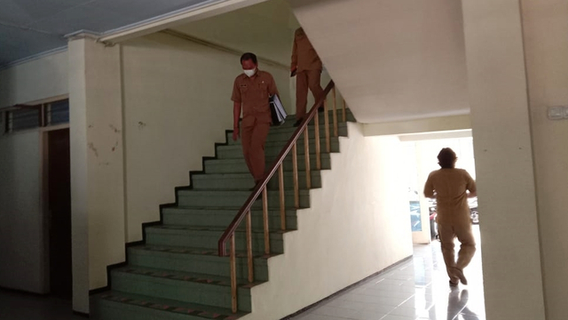 KPK-Polri geledah ruangan Kasisub Mutasi BKD Pemkab Nganjuk. Foto: Dok. Rinto