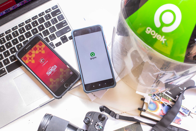 Aplikasi Telkomsel dan Gojek. Foto: Dok. Telkomsel