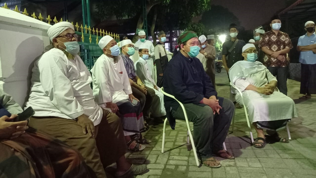Suasana duka di rumah Ustaz Zulkaranaen di Medan. Foto: Rahmat Utomo/kumparan
