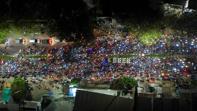 Pemudik di Kedungwaringin, Kabupaten Bekasi, Jawa Barat, Senin (10/5/2021).  Foto: ANTARA FOTO/Wahyu Putro A