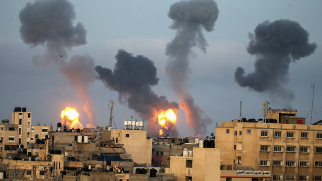Ilustrasi serangan udara Israel di Jalur Gaza.  Foto: Ibraheem Abu Mustafa/REUTERS
