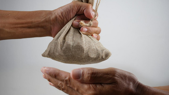 Ilustrasi zakat (sumber: pixabay)