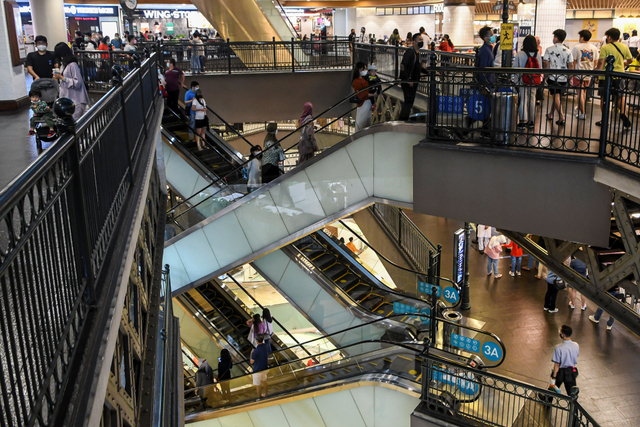 Suasana di Mal Grand Indonesia, Jakarta, saat Lebaran Jumat (14/5/2021). Foto: M Risyal Hidayat/Antara Foto