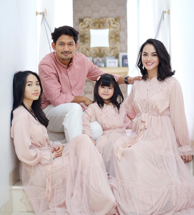 Lebaran pertama Ririn Ekawati dan Ibnu Jamil. Foto: Instagram/ririnekawati