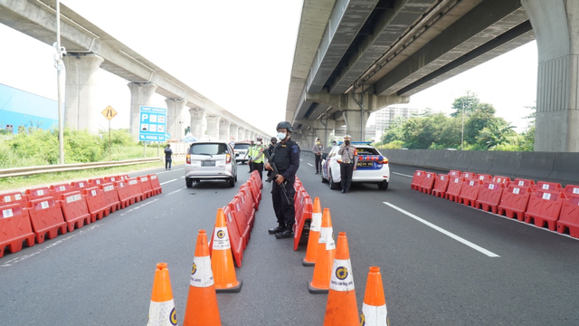 Penyekatan arus balik ke Jakarta. Foto: Jasa Marga