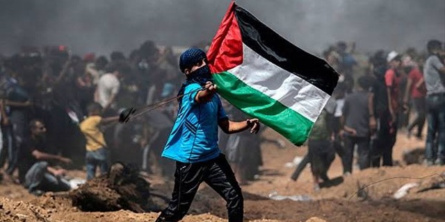 Seorang anak yang menghadapi agressi tentara Israel di Jalur Gaza. (Sumber: Istimewa)