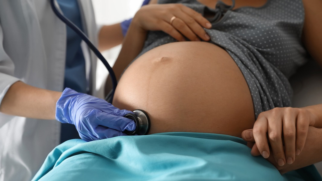 Panduan Mengejan saat Melahirkan Normal Foto: Shutterstock