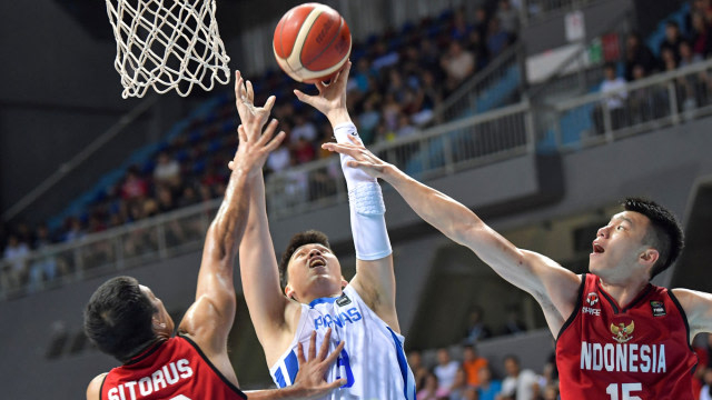 Pertandingan kualifikasi FIBA Asia Cup 2021 grup A Indonesia melawan Filipina, di Mahaka Arena, Jakarta, Minggu (23/2/2020). Foto: ANTARA FOTO/M Risyal Hidayat/foc.