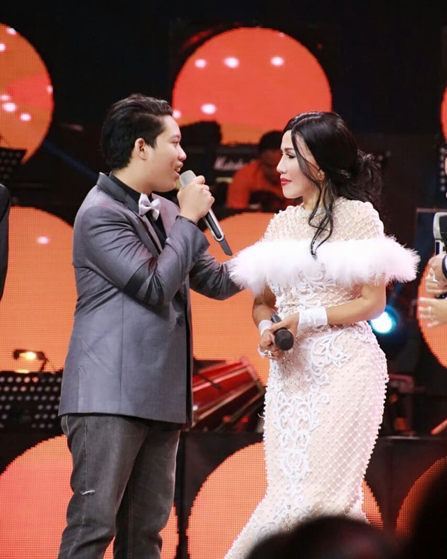 Rita Sugiarto dan anaknya. Foto: Instagram/ritsu1909