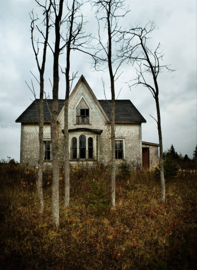 Ilustrasi rumah angker. Foto: Getty Images 
