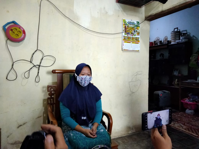 Mawar, Guru TK yang terlilit utang hingga Rp 40 juta dari 24 Pinjol. foto: Riza Adhi