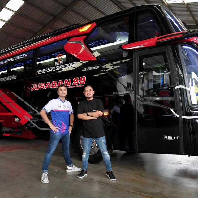Bus Juragan99 yang akan digunakan klub sepak bola Rans Cilegon FC. Foto: instagram.com/juragan99