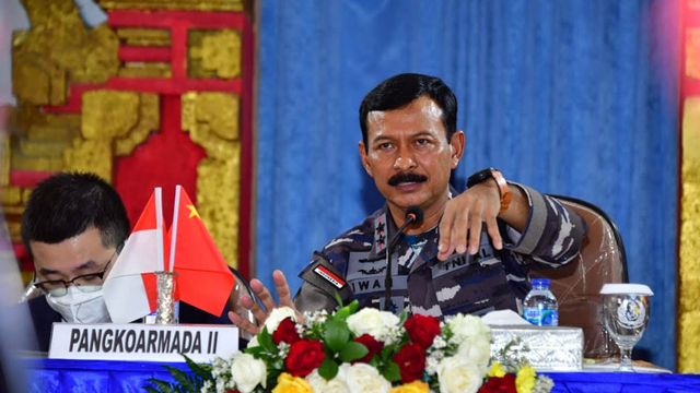 Joint Press Conference dengan perwakilan Negara China dalam rangka update perkembangan Operasi Salvage KRI Nanggala-402 di Denpasar, Bali. Selasa (18/05 Foto: Dispen AL