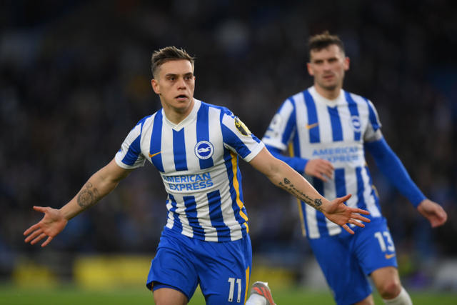 Selebrasi pemain Brighton & Hove Albion Leandro Trossard usai mencetak gol ke gawang Manchester City pada pertandingan lanjutan Premier League di Stadion Komunitas American Express, Brighton, Inggris. Foto: Mike Hewitt/Pool/REUTERS