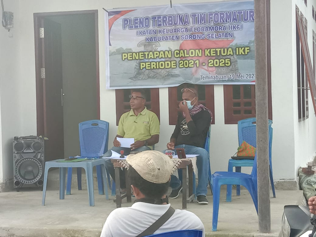 Ketua Tim Formatur IKF Sorong Selatan, Rodivigues Alvet Kenjam (Kanan) dan Wakil Ketua Syrilus Menge. Foto: Yoseph Mile Key