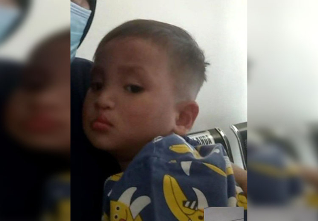 Balita Rasyid yang sempat dilaporkan hilang akhirnya kembali ke pelukan orangtuanya. (Foto: ist untuk Batamnews)