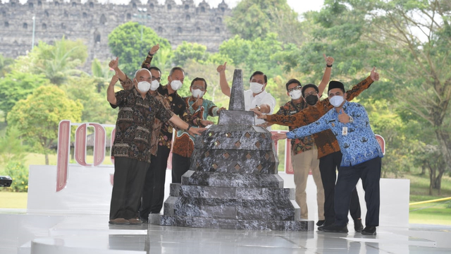 Mendes Abdul Halim Iskandar bersama sejumlah menteri menghadiri Festival Joglo Semar Artisan of Java di pelataran Candi Borobudur, Magelang. Foto: Kemendes PDTT