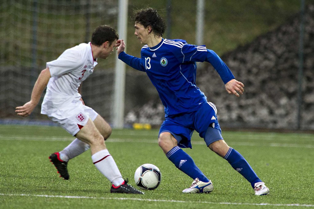 Ilustrasi teknik dasar bermain sepakbola (Sumber: flickr)