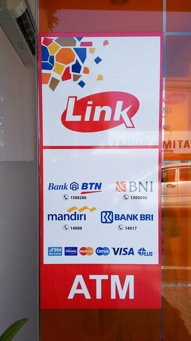 Ilustrasi ATM Link. Foto: Shutter Stock