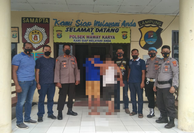 Polsek Waway Karya saat menangkap kedua pelaku begal. | Foto : ist