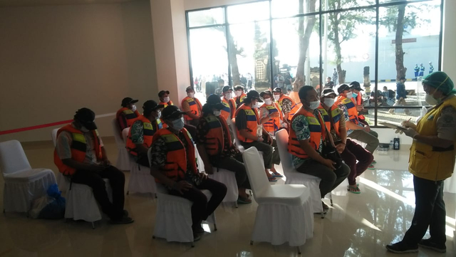 Para ABK kapal.bandar nelayan saat tiba di Pelabuhan Benoa, Bali - IST