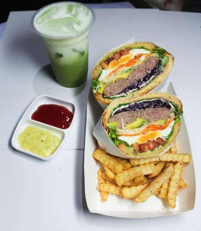 Menu di Cafe 3 Table Sandwich and Salad Organic. Foto: dok
