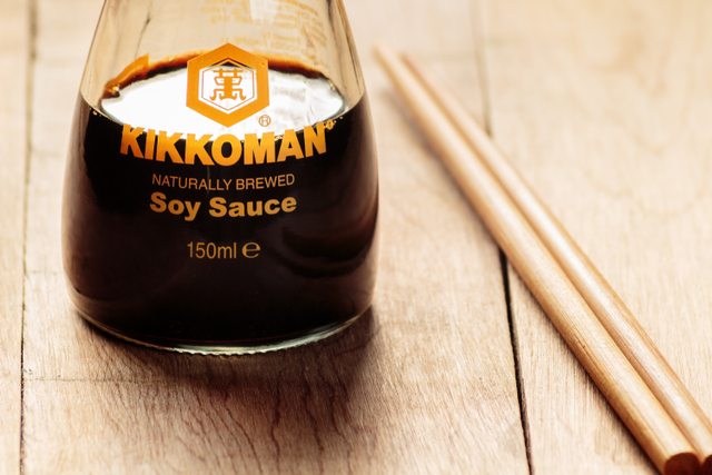 Ilustrasi kecap Kikkoman khas Jepang. Foto: Shutterstock