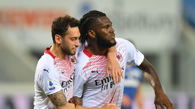 Duel antara Atalanta vs AC Milan di Liga Italia. Foto: Daniele Mascolo/REUTERS