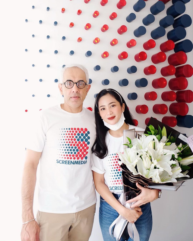 Bunga Zainal dan suami, Sukdev Singh. Foto: Instagram/bungazainal05