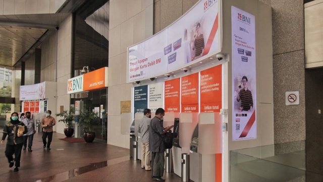 Ilustrasi transaksi di ATM BNI. Foto: Bank BNI