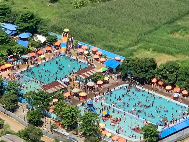 Tempat pemandian di Deli Serdang yang ditutup Polda Sumut karena melebihi kapasitas. (Istimewa)