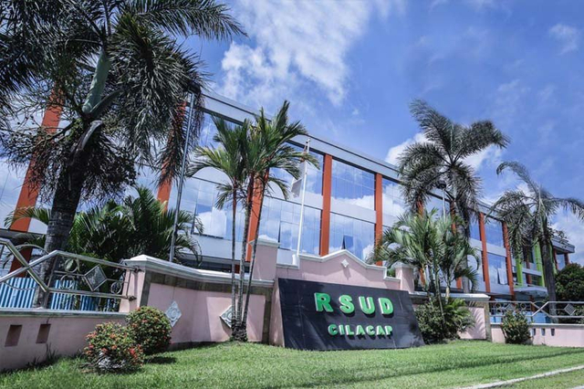 Gedung Instalasi Rawat Jalan RSUD Cilacap. Foto: Idhad Zakaria/Antara Foto