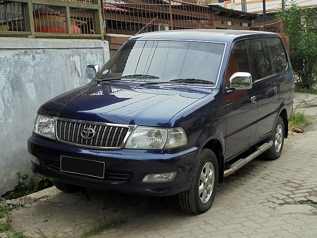 Kijang kapsul tipe LGX tahun 2004. (Foto: dok. Wikimedia Commons)
