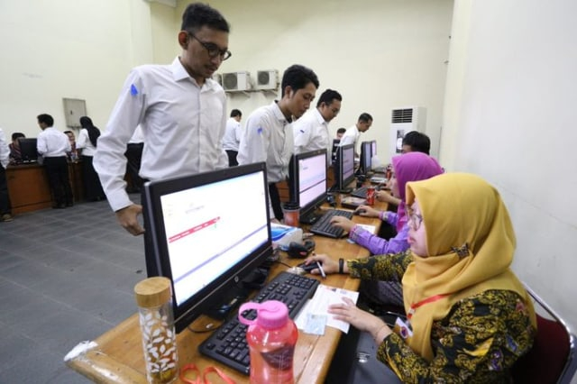 Proses registrasi dan body checking para peserta Tes SKD CPNS BNPB TA 2019 hari pertama di Gedung CAT, Kantor BKN Pusat (13/2).  Foto: Dok. @BNPB_Indonesia
