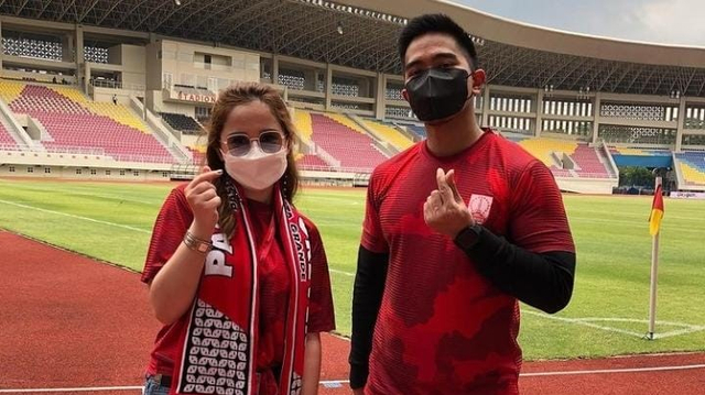 Michelle Kuhnle bersama Direktur Utama PT Persis Solo Saestu, Kaesang Pangarep (ist)