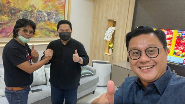 Pertemuan Menteri BUMN Erick Thohir dengan Anggota Komisi VI DPR (F-PDIP) Adian Napitupulu.  Foto: Dok. Dany Amrul Ichdan