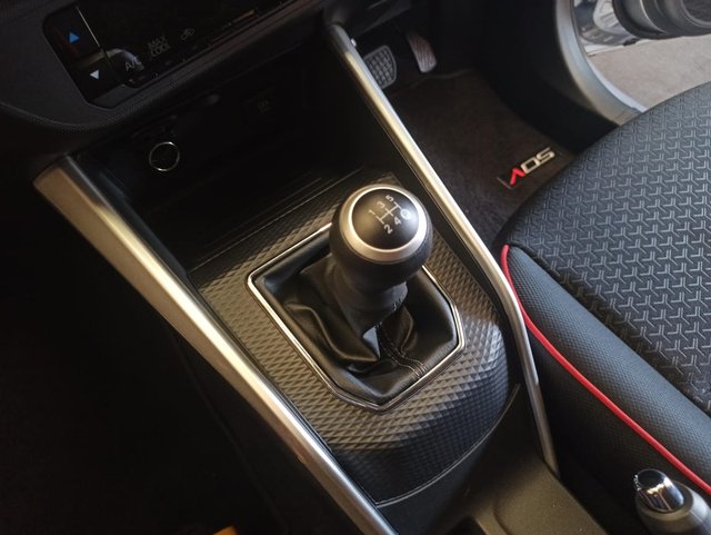 Tuas Transmisi Manual Daihatsu Rocky. Foto: Muhammad Ikbal/kumparan